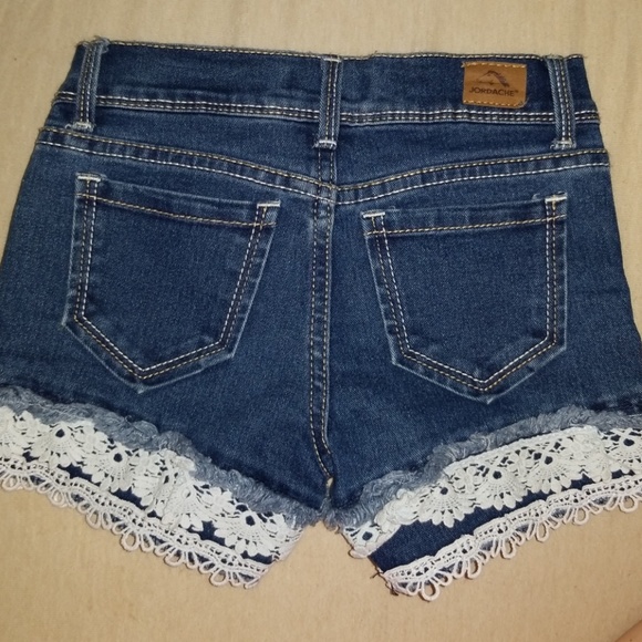 WHITE LACE BLUE JEAN SHORTS SIZE 5 - Picture 2 of 4